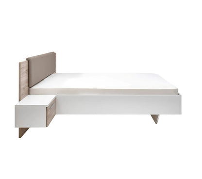 Cama de 160x200 cm con mesitas de noche colgantes GRAVITA roble y símil blanco