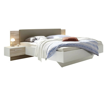 Cama de 160x200 cm con mesitas de noche colgantes GRAVITA roble y símil blanco